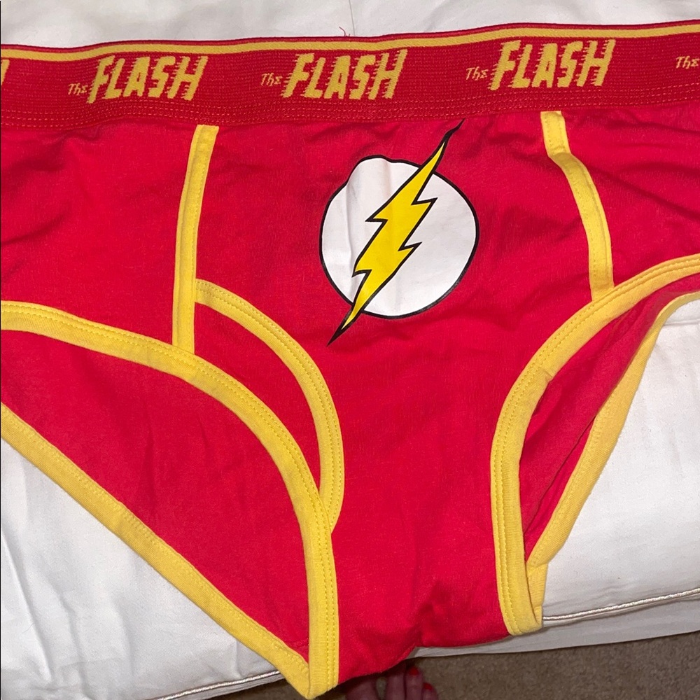 DC Comics Superman & Flash Briefs - Blue, Red, Yellow - Picture 4 of 5